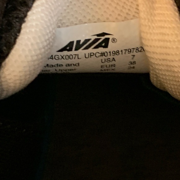 Women’s Avia Sneakers - Picture 4 of 6